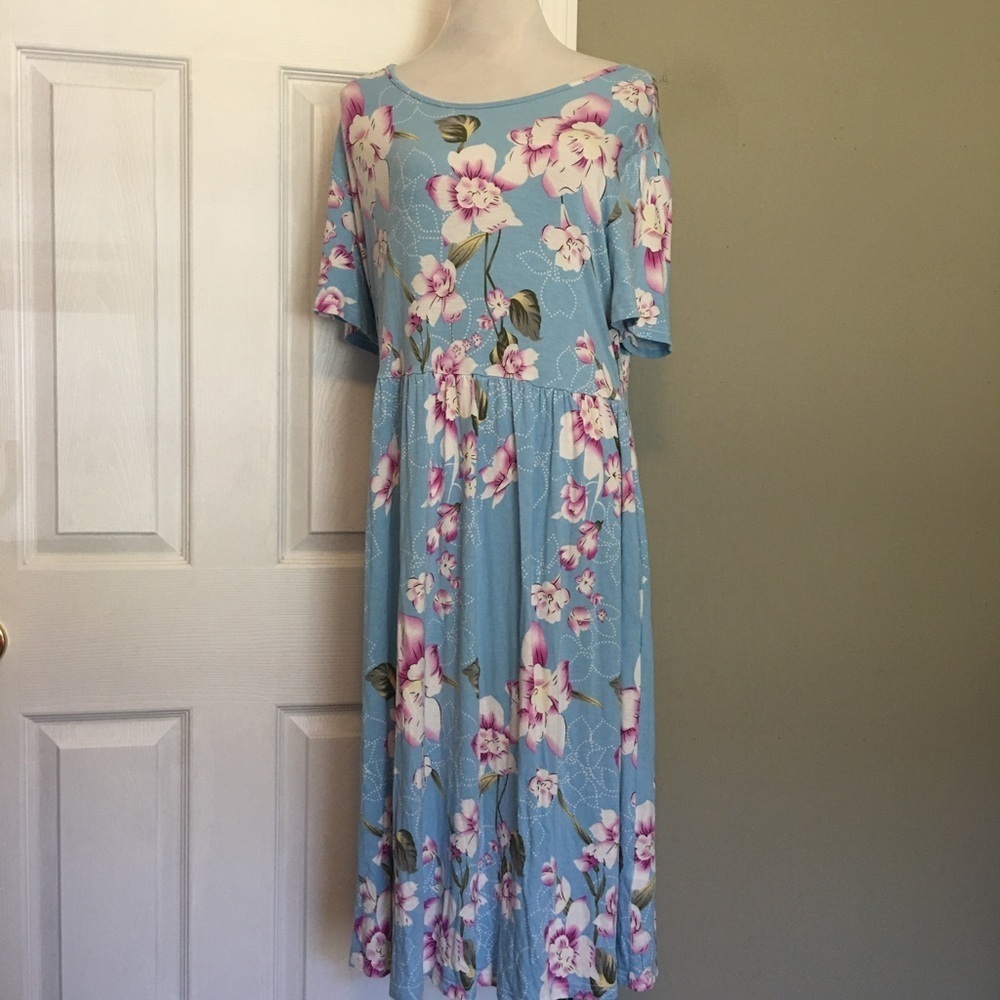 Pink and Blue Floral Midi Sundress with Crew Neck. Deep side pockets.